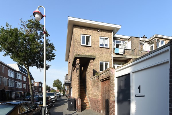 Medium property photo - Elise van Calcarstraat 9, 2522 MA Den Haag